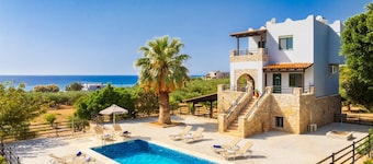 Theo Beach Villa - Four Bedroom Villa, Sleeps 9