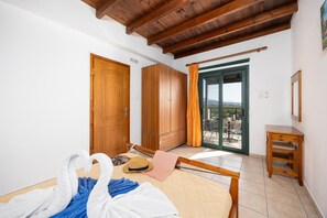 4 bedrooms, iron/ironing board, travel cot, WiFi