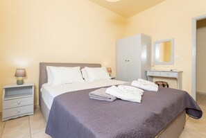 1 bedroom, iron/ironing board, travel crib, WiFi - Villa Russa Anna - One Bedroom Villa, Sleeps 2 (Afrato)