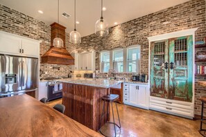 冰箱、微波炉、烤箱、炉灶