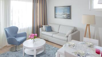 Leilighet, 2 soverom | Oppholdsområde | Flatskjerm-TV