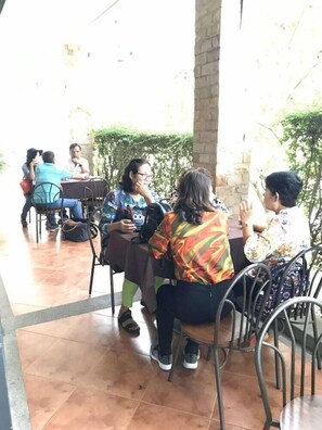 รับประทานอาหารกลางแจ้ง