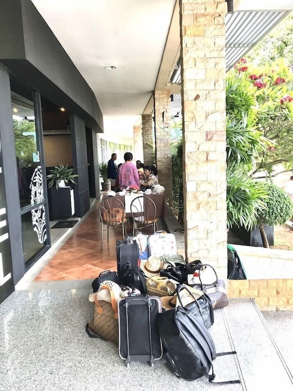 Khu ẩm thực ngoài trời