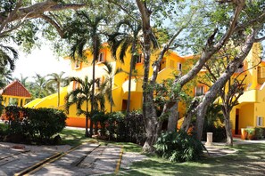 Exterior - Luxury Condo Close to the beach,Tropical Setting,Garden Patio, Golf Club Nearby  (Playa del Carmen)