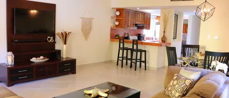 Una televisión, un reproductor estéreo