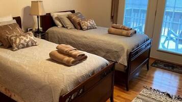 2 dormitoris, planxa i posts de planxar, wifi gratuïta i roba de llit