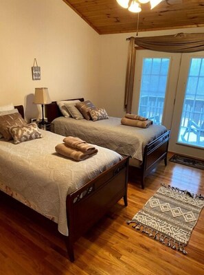 2 chambres, fer et planche Ă repasser, Wi-Fi gratuit, draps fournis
