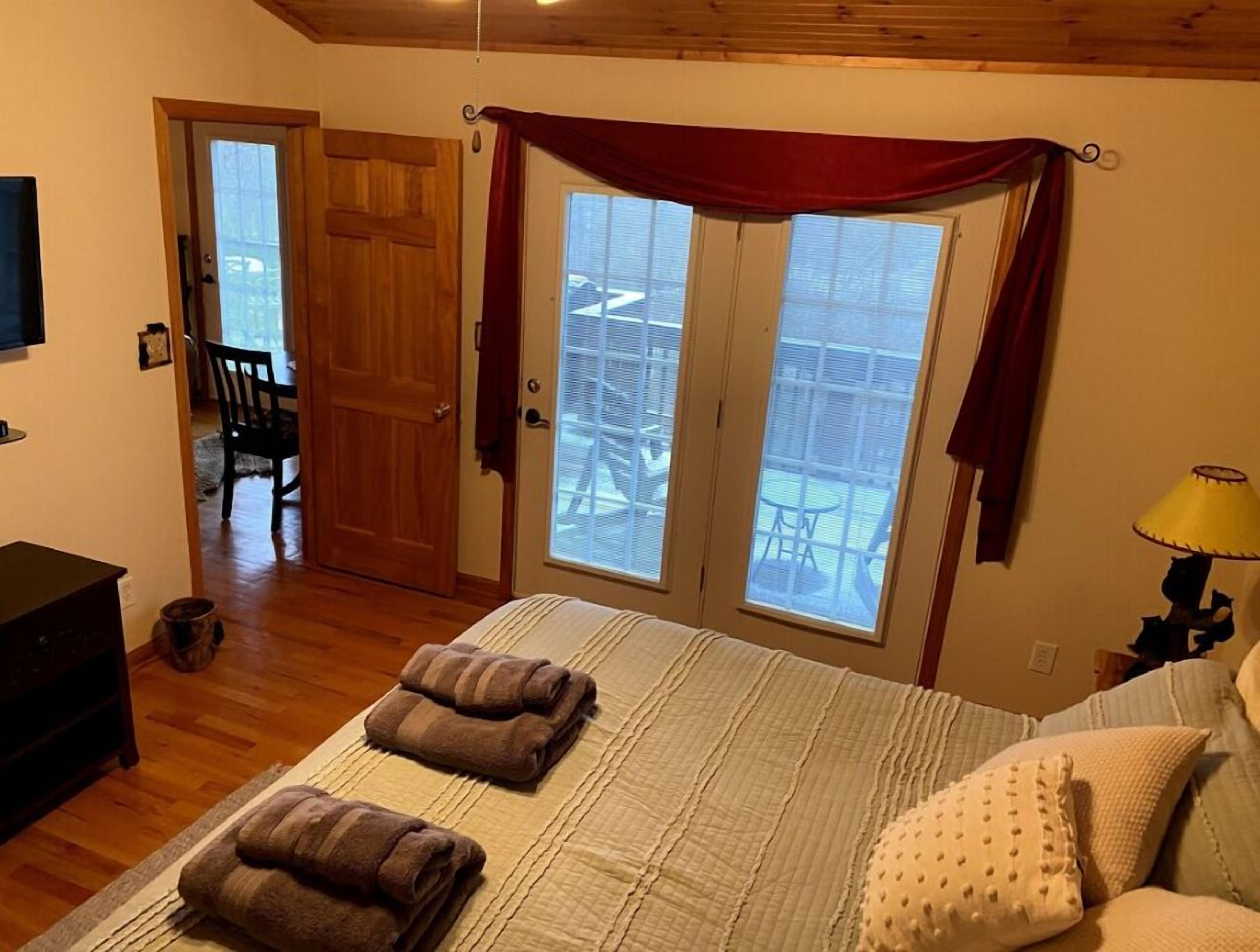 2 bedrooms, iron/ironing board, WiFi (free), bed sheets