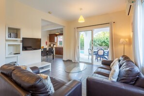 テレビ、DVD プレーヤー