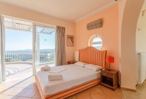 5 habitaciones, tabla de planchar con plancha, cuna de viaje y wifi 