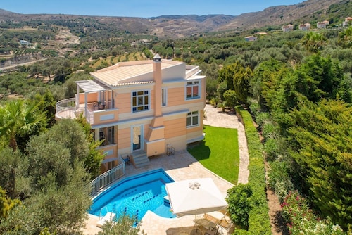 Villa Pelagos - Five Bedroom Villa, Sleeps 10