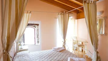 3 bedrooms, desk, iron/ironing board, WiFi