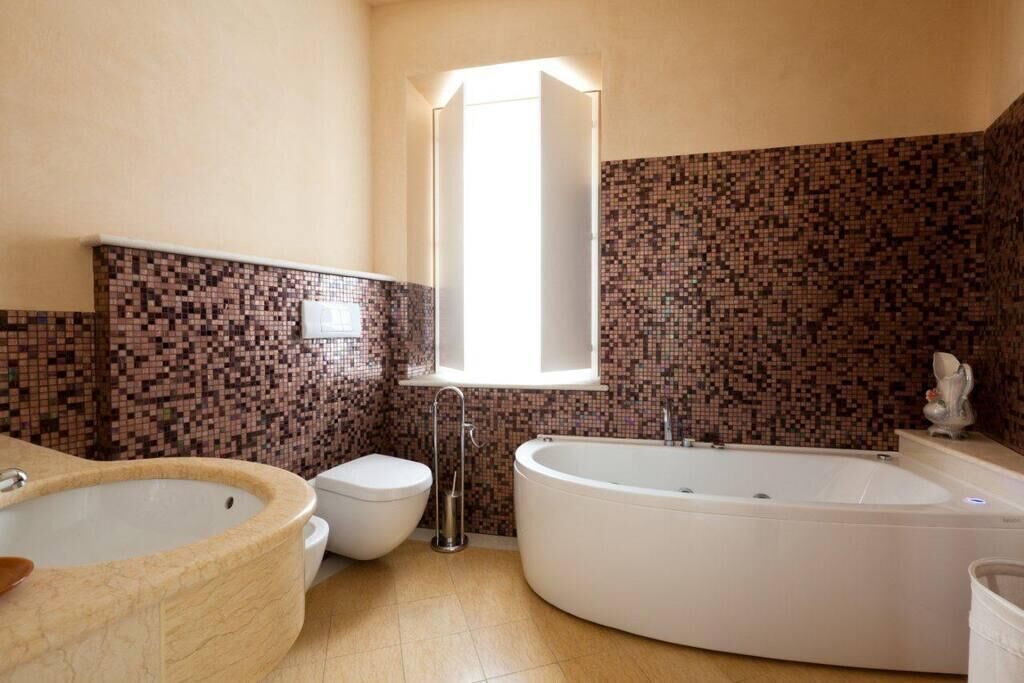 Vasca, vasca idromassaggio, asciugacapelli, bidet