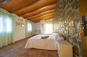 5 chambres, lit de bébé portatif, literie fournie