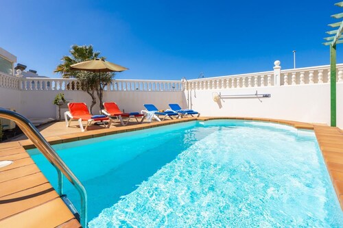 Villa Alegranza - Three Bedroom Villa, Sleeps 6