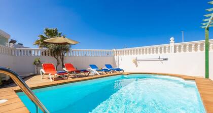 Villa Alegranza - Three Bedroom Villa, Sleeps 6