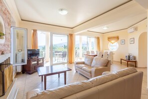 TV, lareira, DVD player