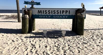 Charming Coastal Cottage near beach sleeps 8