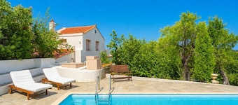 Villa Antigoni - Two Bedroom Villa, Sleeps 4