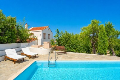 Villa Antigoni - Two Bedroom Villa, Sleeps 4