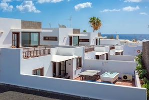 Property grounds - Villa Julianne 4 - Three Bedroom Villa, Sleeps 6 (Puerto del Carmen)