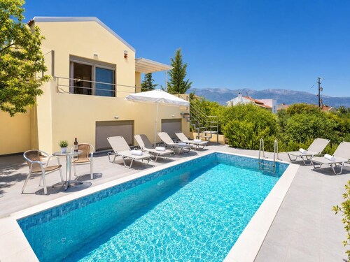Villa Arda - Three Bedroom Villa, Sleeps 7