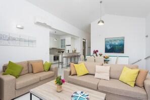 TV, fireplace, DVD player - Villa Litsa - Three Bedroom Villa, Sleeps 7 (Apokoronos)