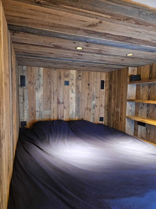 1 bedroom, iron/ironing board, WiFi