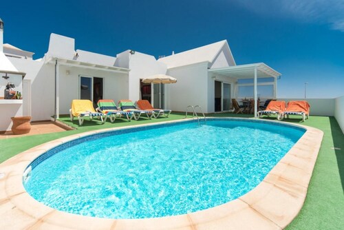 Villa Reyes - Three Bedroom Villa, Sleeps 6