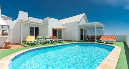 Villa Reyes - Three Bedroom Villa, Sleeps 6