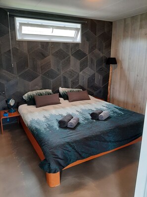 2 chambres, fer et planche à repasser, lit parapluie, Wi-Fi gratuit