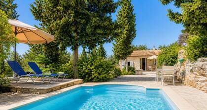 Millers Cottage Large Private Pool, A/C, WiFi