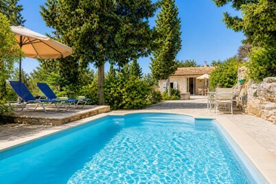 Millers Cottage Large Private Pool, A/C, WiFi