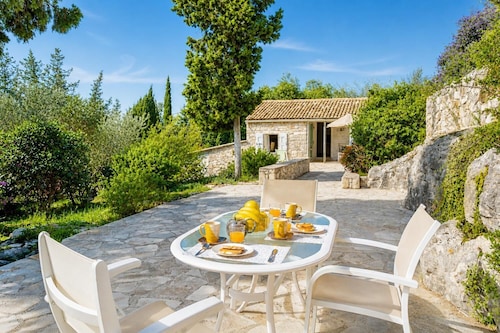 Millers Cottage Large Private Pool, A/C, WiFi