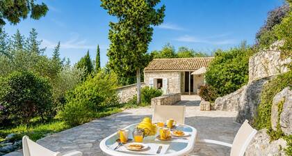 Millers Cottage Large Private Pool, A/C, WiFi