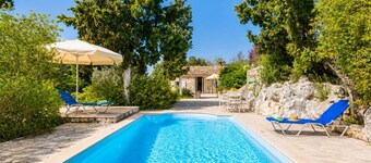Millers Cottage Large Private Pool, A/C, WiFi