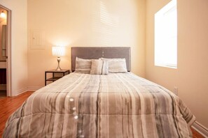 1 habitación, tabla de planchar con plancha, wifi y ropa de cama