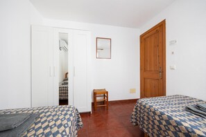 4 Schlafzimmer, Bügeleisen/Bügelbrett, Reisekinderbett, WLAN