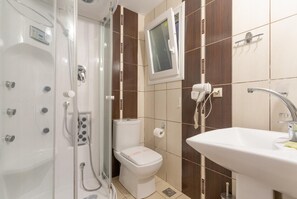 Shower, hair dryer, towels