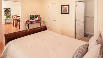 1 bedroom, iron/ironing board, WiFi (free), bed sheets