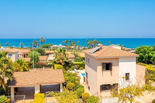 Villa Fortuna - Three Bedroom Villa, Sleeps 6