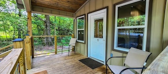 Family Get Away Tiny House Cabin with Bunk Room+Pet Friendly! Lake Guntersville