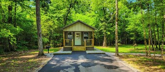Family Get Away Tiny House Cabin with Bunk Room+Pet Friendly! Lake Guntersville