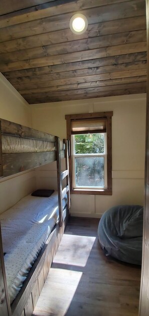 2 soveværelser, sengetøj