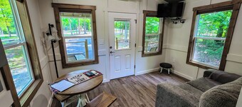 Family Get Away Tiny House Cabin with Bunk Room+Pet Friendly! Lake Guntersville 