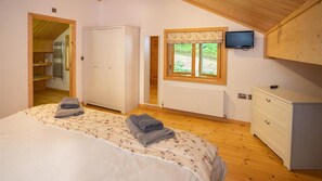 3 bedrooms, WiFi, bed sheets - Daffodil (Tenby)