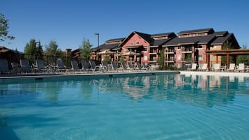 Piscina coperta, una piscina riscaldata