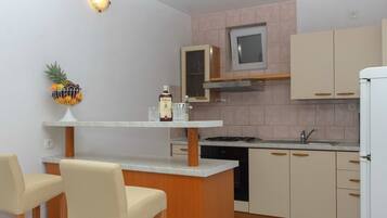 Casa (Four Bedroom House with Pool) | Cocina privada | Refrigerador