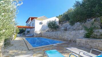 Casa (Four Bedroom House with Pool) | Alberca