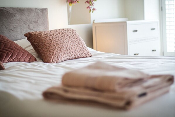 3 bedrooms, iron/ironing board, travel cot, free WiFi